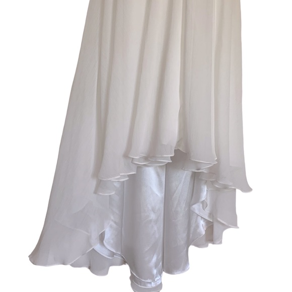 David’s Bridal Soft White Hi-Low Wedding Dress Size 4 - Picture 4 of 11